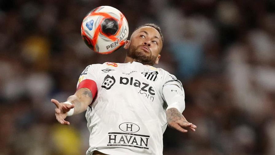 Neymar sufre de un edema muscular, y es incierto si será convocado para jugar con Brasil