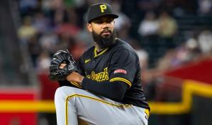 Dennis Santana inicia castigo por altercado con aficionado