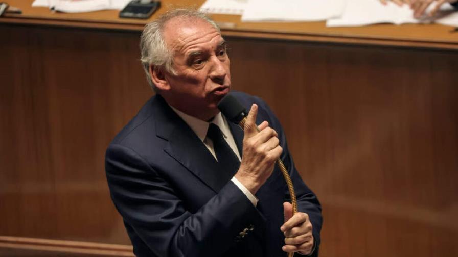 El primer ministro francés, debilitado, enfrenta moción de censura El primer ministro francés, debilitado, enfrenta moción de censura
