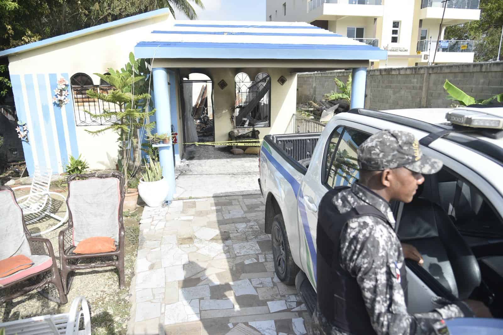 La vivienda con techo de zinc se incineró de inmediato.