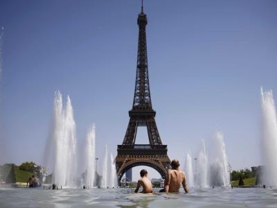 La Torre Eiffel y los principales museos de París adelantan cierre