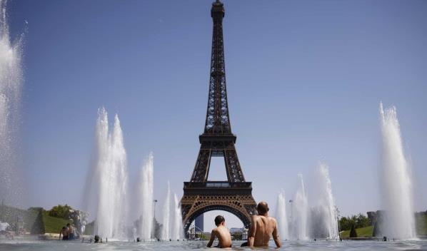 La Torre Eiffel y los principales museos de Par&iacute;s adelantan su cierre por la ola de calor