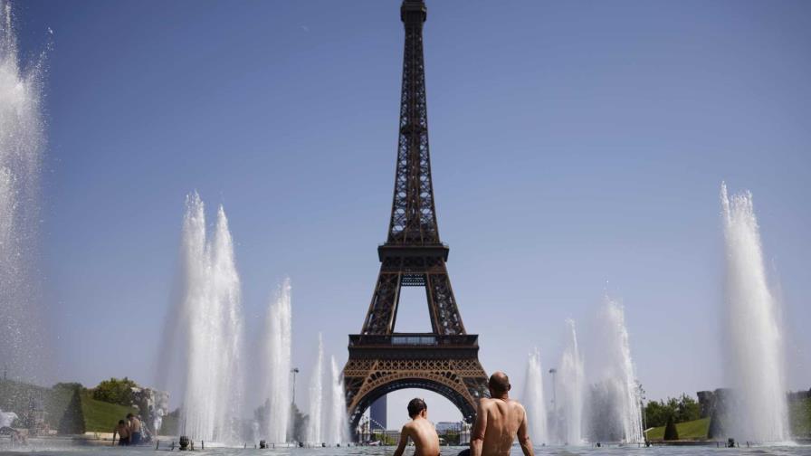La ola de calor pone en alerta roja a París y obliga a cerrar escuelas en Europa