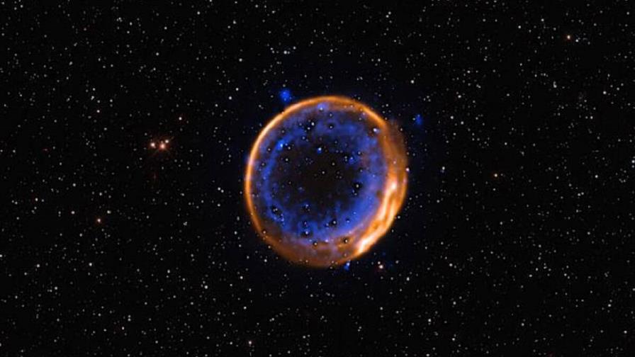 Una imagen muestra los restos de una estrella destruida tras una doble explosión
