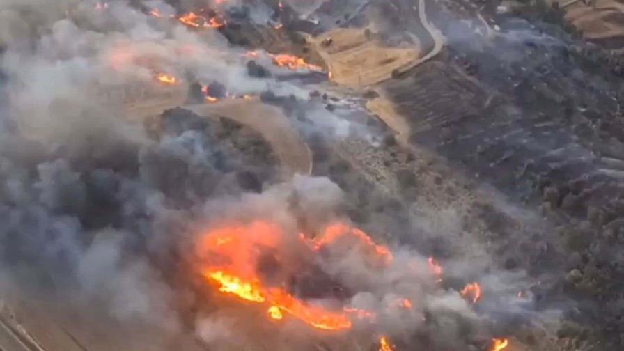 Dos personas han muerto en España, en el incendio forestal que afecta a 5,000 hectáreas