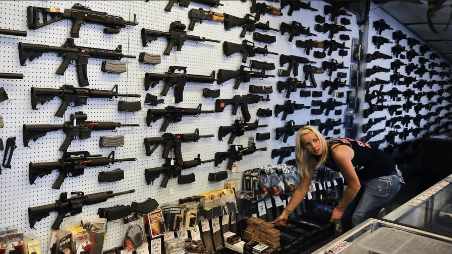 El Gobierno de Trump quiere simplificar la regulación para la compra de armas de fuego