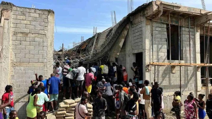 Al menos tres muertos y varias personas atrapadas tras el colapso de una edificación en Haití