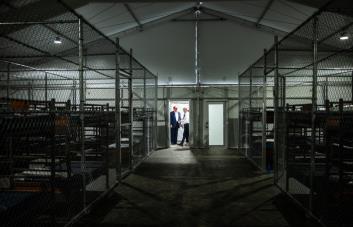 Migrantes describen el infierno dentro del centro de detención Alligator Alcatraz