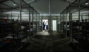 Llegan a Alcatraz Caimán los primeros inmigrantes entre quejas por condiciones inhumanas