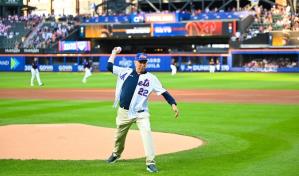 El doctor Ramón Tallaj lanza primera bola en Citi Field