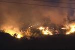 Evacuan más zonas costeras en Creta debido al gran incendio, que sigue fuera de control