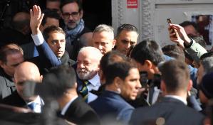 Lula llega al domicilio de Cristina Fernández donde cumple su condena en Buenos Aires