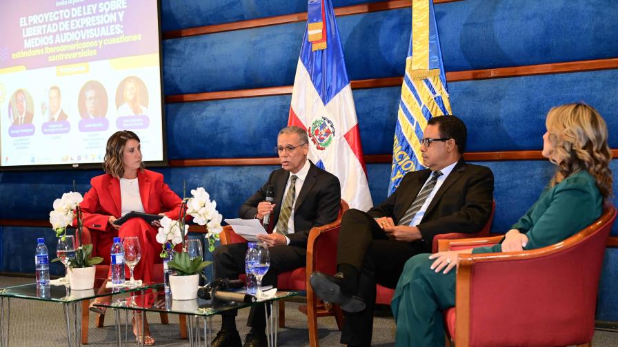 Leonel Fernández lidera panel sobre proyecto de ley de libertad de expresión
