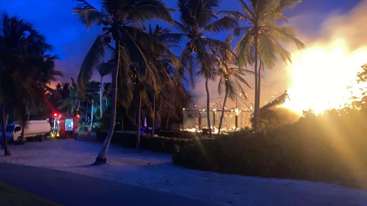 El fuego dentro del aérea de Cap Cana.