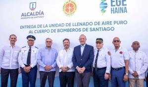 Bomberos de Santiago reciben moderno compresor de aire puro donado por EGE Haina