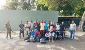 Hallan más de 15 de haitianos escondidos en vehículos durante operativos en Valverde
