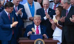 Trump rubrica su ley de recorte fiscal y presupuestario y dice que es su mayor victoria Trump rubrica su ley de recorte fiscal y presupuestario y dice que es su mayor victoria
