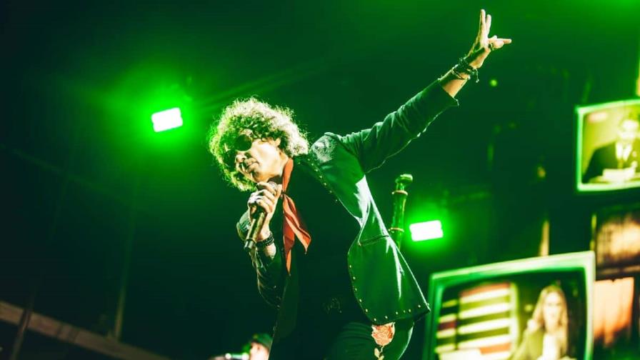 Bunbury explota en pleno concierto por el uso de celulares Bunbury explota en pleno concierto por el uso de celulares