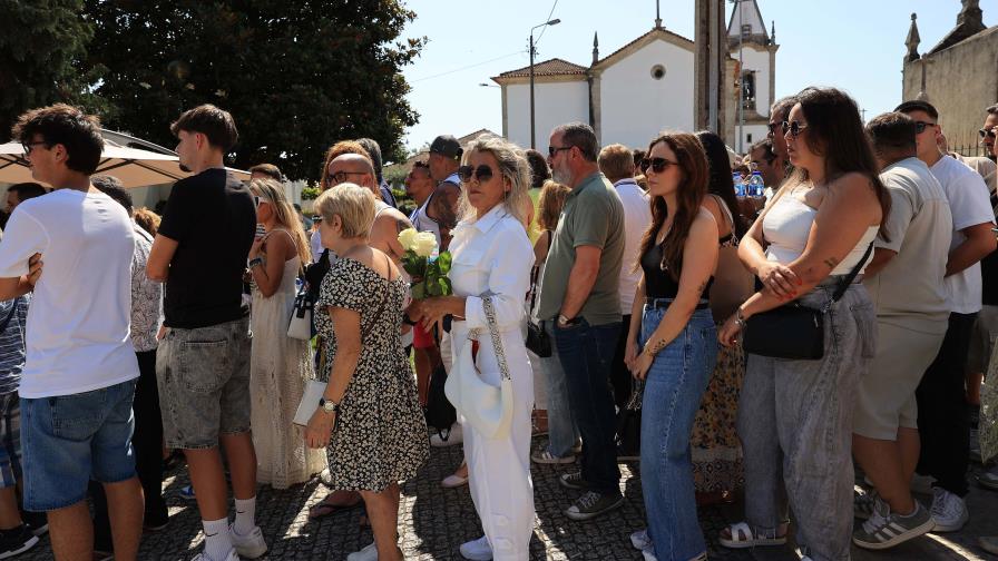 Decenas de personas rinden homenaje a Diogo Jota en Portugal Decenas de personas rinden homenaje a Diogo Jota en Portugal