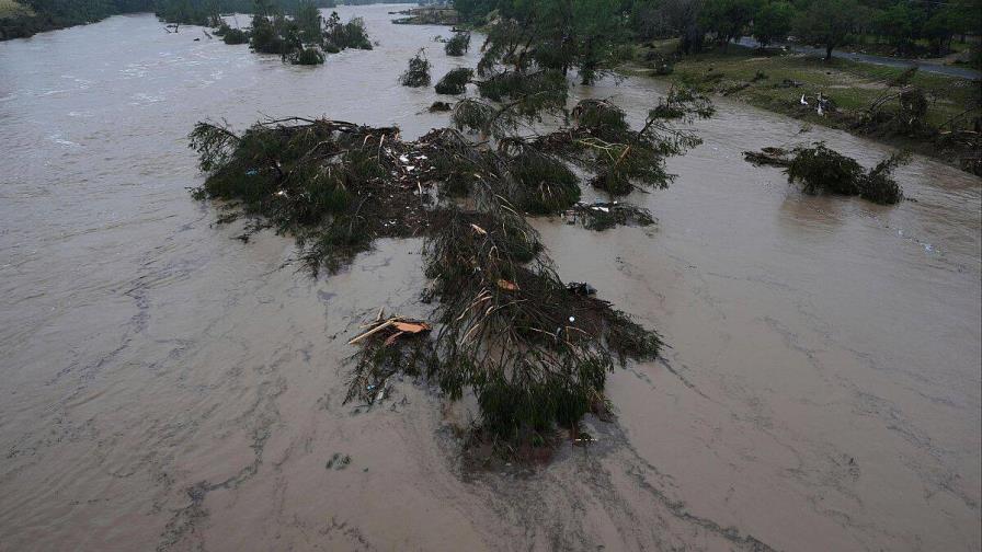 Las inundaciones en Texas dejan al menos 13 muertos y decenas de desaparecidos