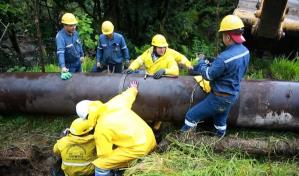 Ecuador suspende exportación de crudo por parálisis de sus oleoductos
