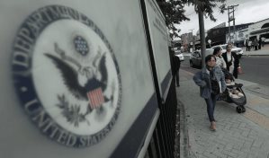 Colombia dice que EE.UU. empezó a retirar las visas a funcionarios que fueron del M-19 Colombia dice que EE.UU. empezó a retirar las visas a funcionarios que fueron del M-19