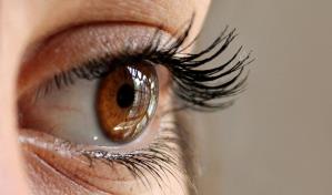 Lo que haces sin saber que estás dañando tus ojos Lo que haces sin saber que estás dañando tus ojos