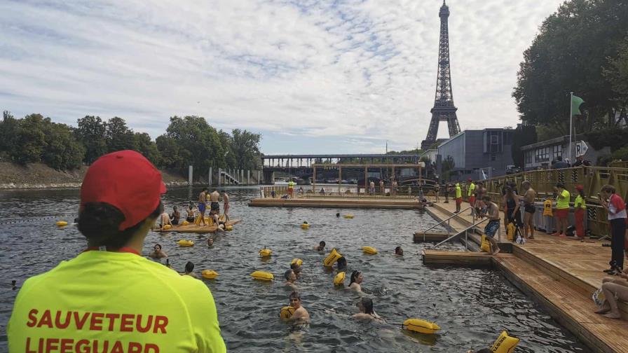 París reabre el Sena para los bañistas más de un siglo después París reabre el Sena para los bañistas más de un siglo después