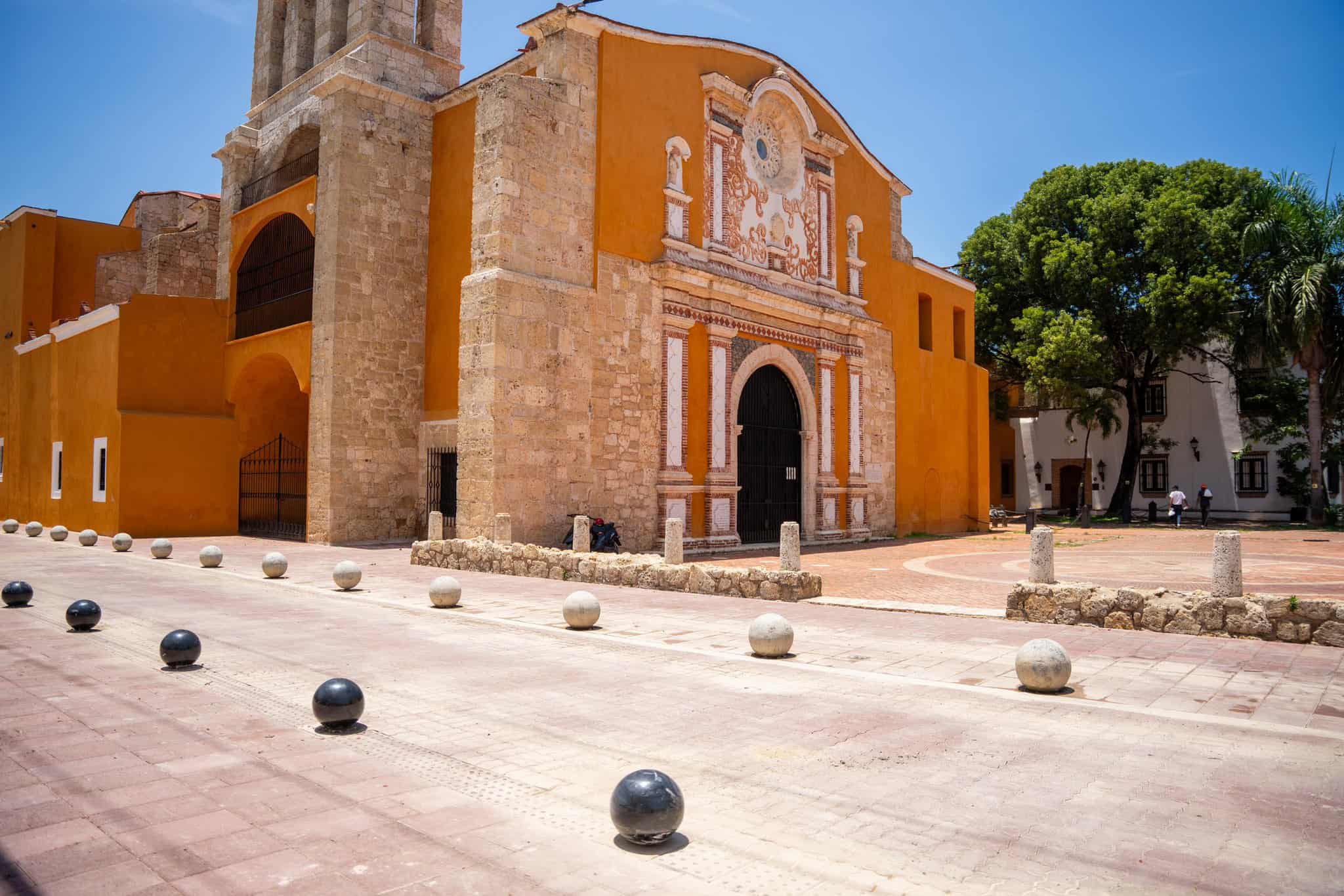 Fachada restaurada del Convento de los Dominicos. 