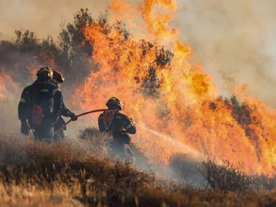 Continúa el mayor incendio forestal de este año en California