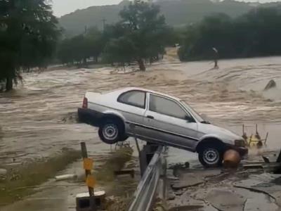 Muertos por inundaciones en Texas aumentan a 25