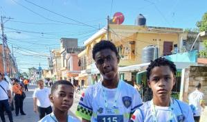 Alexander García gana la Carrera 2K "Protegiendo y Sirviendo a Capotillo"