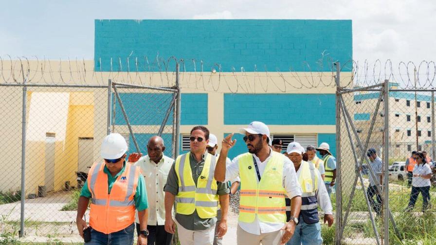 Construcción de cárcel Las Parras es supervisada por el titular del Mived Carlos Bonilla Construcción de cárcel Las Parras es supervisada por el titular del Mived Carlos Bonilla
