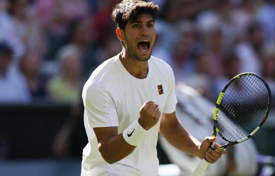 Alcaraz se impone a Rublev y está en cuartos de final de Wimbledon
