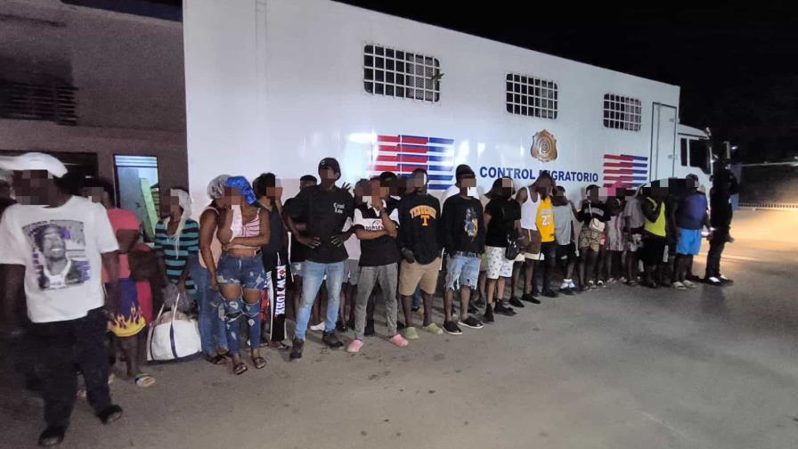 Migración detiene a 68 inmigrantes indocumentados en centros de diversión de Dajabón Migración detiene a 68 inmigrantes indocumentados en centros de diversión de Dajabón