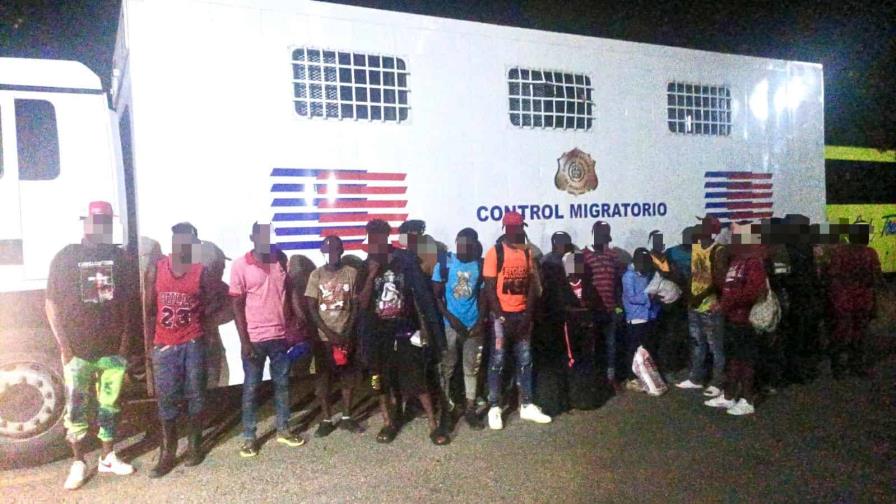 Autoridades detienen a 1,850 haitianos indocumentados Autoridades detienen a 1,850 haitianos indocumentados