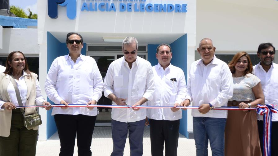 Presidente Abinader inaugura moderna emergencia del hospital de Villa Riva; comunidad exige más médicos Presidente Abinader inaugura moderna emergencia del hospital de Villa Riva; comunidad exige más médicos