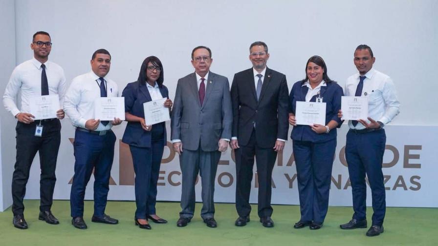 BCRD concluye su XI Diplomado interno de economía y finanzas para personal de la institución