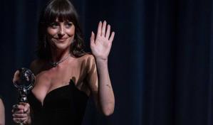 Dakota Johnson recibe el Premio del Presidente del festival de Karlovy Vary