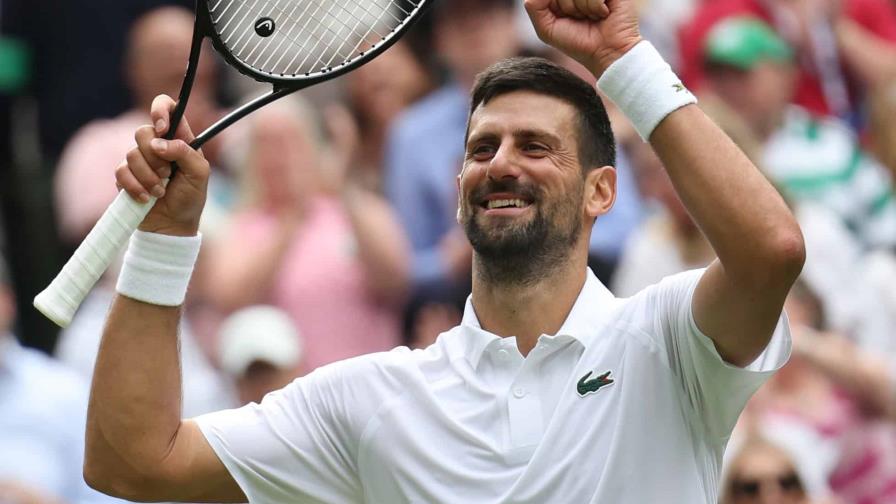 Djokovic avanza a cuartos en Wimbledon y mantiene vivo su sueño de un nuevo Grand Slam Djokovic avanza a cuartos en Wimbledon y mantiene vivo su sueño de un nuevo Grand Slam