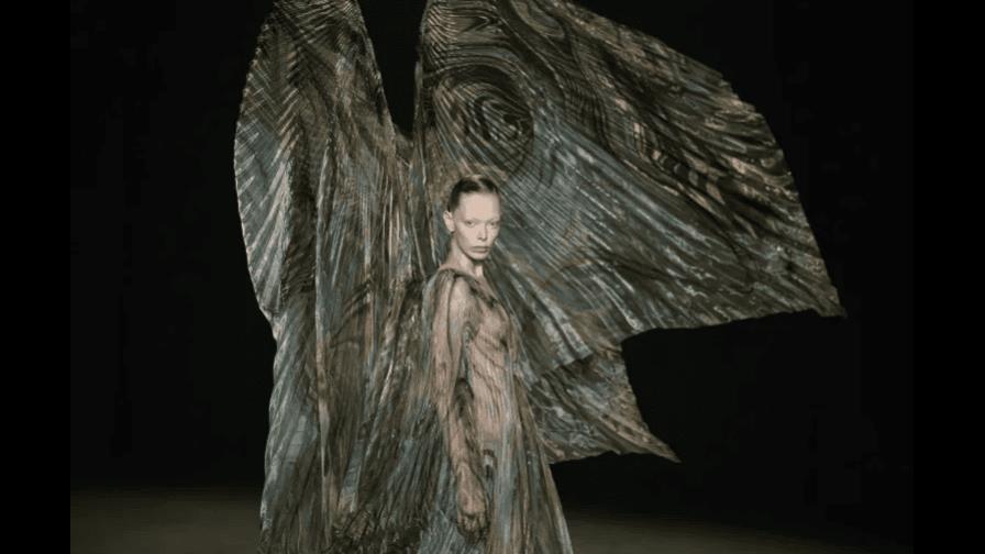 Schiaparelli apuesta por el pasado y por la desconexión en la Alta Costura de París Schiaparelli apuesta por el pasado y por la desconexión en la Alta Costura de París