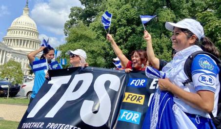 Cerca de 100 organizaciones instan a Trump a prorrogar el TPS para El Salvador