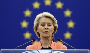 Von der Leyen ve extremista la moción en su contra y se abre a hablar sobre polémicas