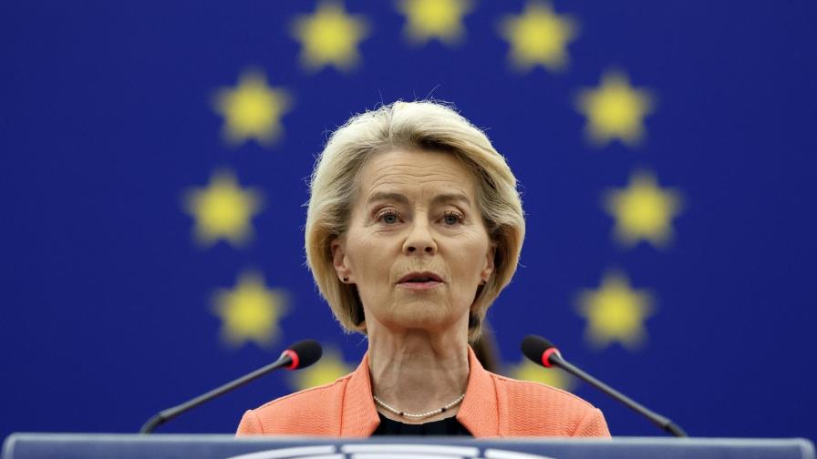 Von der Leyen ve extremista la moción en su contra y se abre a hablar sobre polémicas Von der Leyen ve extremista la moción en su contra y se abre a hablar sobre polémicas