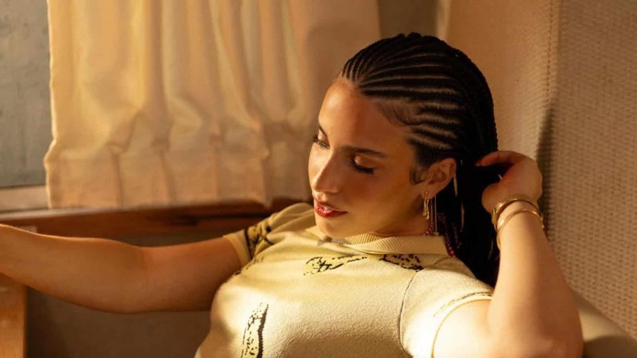 Zhamira Zambrano estrena "No me quiero ir", una carta de amor tropical al verano Zhamira Zambrano estrena "No me quiero ir", una carta de amor tropical al verano