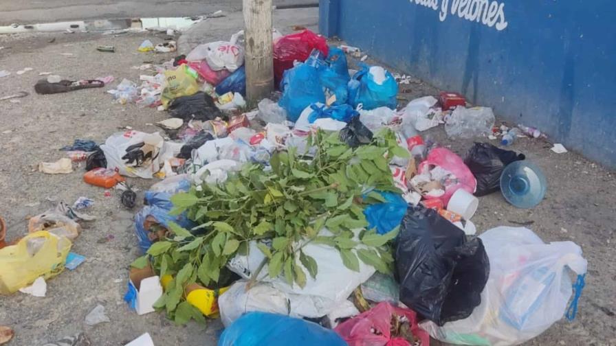 Denuncian aguas residuales y obras inconclusas afectan calle de Sabana Perdida Denuncian aguas residuales y obras inconclusas afectan calle de Sabana Perdida