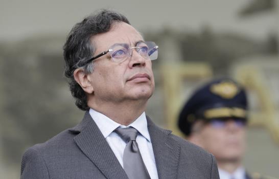 El avión que llevaba a Petro de Sevilla a Bogotá fue desviado por una posible amenaza