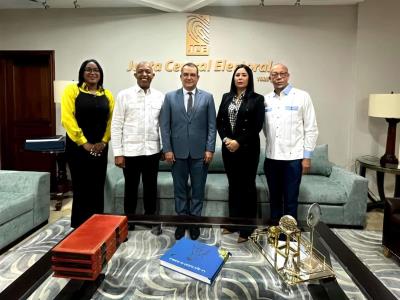 Piden optimizar servicios de JCE para dominicanos en Nueva Jersey