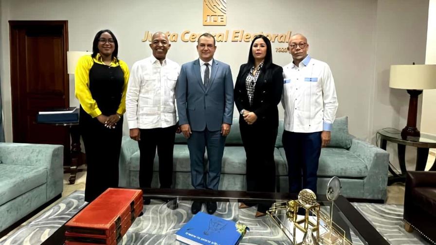 Piden optimizar servicios de la JCE para los dominicanos en Nueva Jersey Piden optimizar servicios de la JCE para los dominicanos en Nueva Jersey