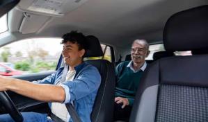 Uber lanza nueva opción para facilitar viajes a personas mayores